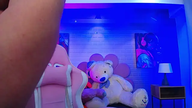 roseefancy19 online show from March 22, 2026, 12:19 pm