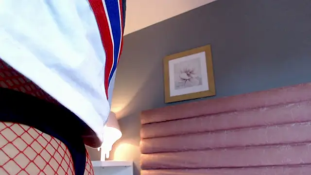 RavynRouge  online show from December 15, 2025, 1:04 pm