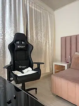 Natural BIGASS Nina online show from April 18, 2026, 7:58 pm