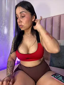 Snapshot of Natural_BIGASS_Nina chatting on May 26, 2026, 7:32 pm Natural BIGASS Nina online show from May 26, 2026, 7:32 pm