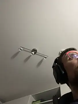 Snapshot of Guttermann chatting on November 26, 2025, 10:38 am Guttermann online show from November 26, 2025, 10:38 am