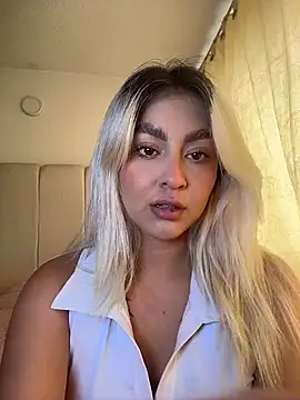 Snapshot of Elina_Hills chatting on February 20, 2026, 7:03 pm Elina Hills online show from February 20, 2026, 7:03 pm