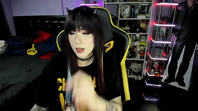 Yummy dark online show from November 25, 2025, 10:32 pm