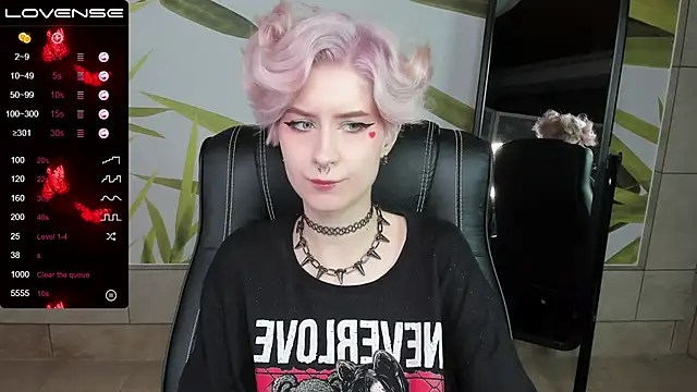 Angel Julles online show from November 23, 2025, 2:39 pm