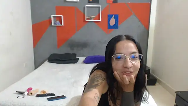 Girlbigtits online show from November 4, 2025, 2:05 pm