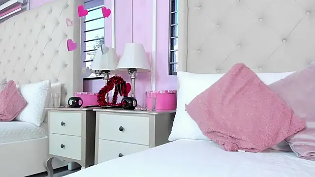 scarlett leblanc  online show from March 21, 2026, 12:43 pm