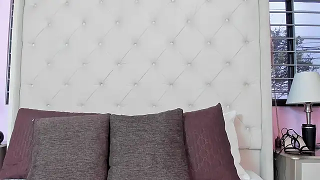 scarlett leblanc  online show from April 14, 2026, 12:00 pm