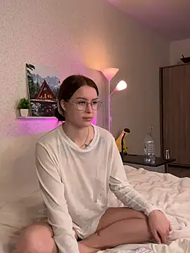 Snapshot of HotMilkis chatting on November 2, 2025, 8:17 am HotMilkis online show from November 2, 2025, 8:17 am