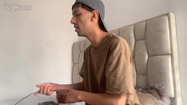 Snapshot of dylan_drakee chatting on February 1, 2026, 7:23 pm dylan drakee online show from February 1, 2026, 7:23 pm