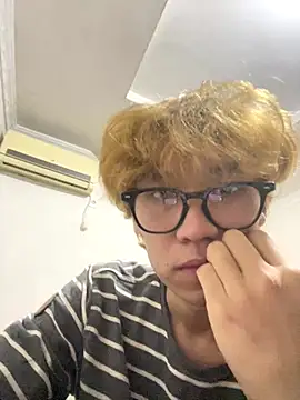 Snapshot of DaleHammer chatting on October 31, 2025, 3:29 am DaleHammer online show from October 31, 2025, 3:29 am