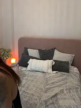 HotLdyllic online show from April 11, 2026, 7:35 am