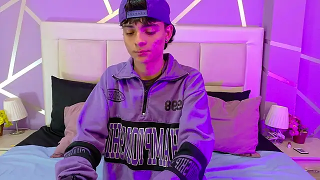 Snapshot of Orion_XXX chatting on October 31, 2025, 8:32 pm Orion XXX online show from October 31, 2025, 8:32 pm