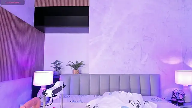 Charlote masson online show from April 15, 2026, 7:58 pm