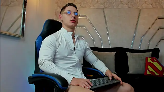 MAXTHOMSON online show from July 29, 2026, 3:15 am