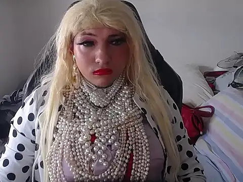 VanesaCrossic online show from April 29, 2026, 9:46 am