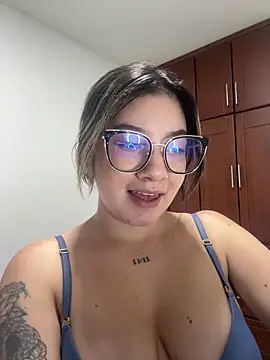 Snapshot of Eve_Miiller chatting on April 15, 2026, 5:25 am Eve Miiller online show from April 15, 2026, 5:25 am