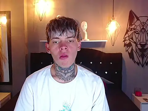 Snapshot of frankboyx chatting on November 4, 2025, 7:57 pm frankboyx online show from November 4, 2025, 7:57 pm