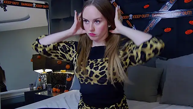 Snapshot of MollyMazer chatting on November 2, 2025, 9:11 am MollyMazer online show from November 2, 2025, 9:11 am