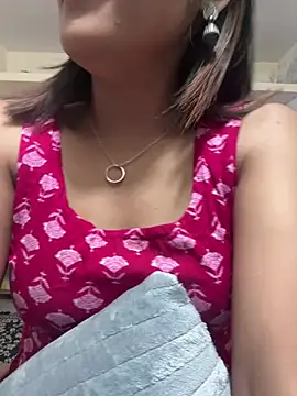 Snapshot of maira_33 chatting on August 3, 2026, 2:00 pm maira 33 online show from August 3, 2026, 2:00 pm
