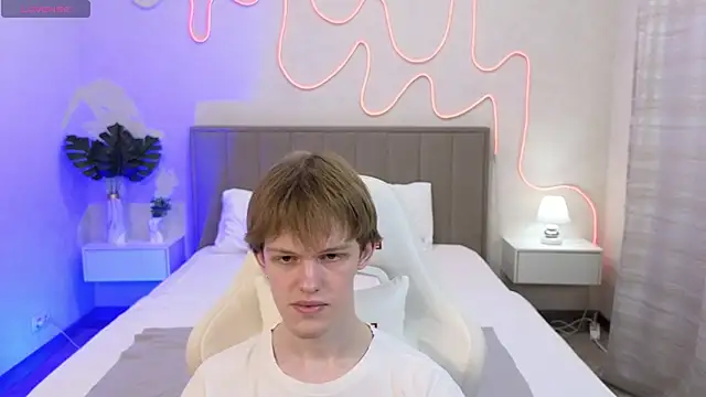 Snapshot of Fakeangel87 chatting on November 3, 2025, 1:08 am Fakeangel87 online show from November 3, 2025, 1:08 am