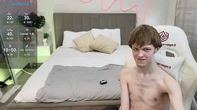 Snapshot of Fakeangel87 chatting on November 11, 2025, 2:33 am Fakeangel87 online show from November 11, 2025, 2:33 am