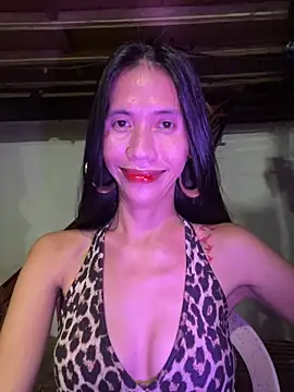 Snapshot of bellaUtops chatting on July 16, 2026, 5:41 pm bellaUtops online show from July 16, 2026, 5:41 pm