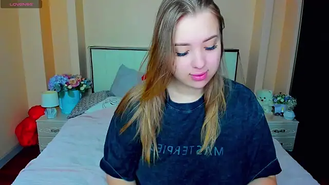 AlexissMmm online show from November 8, 2025, 8:03 am