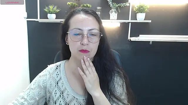 Lauryn Jones online show from April 14, 2026, 7:20 pm