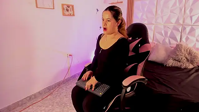 Dulce Ferrer18 online show from March 30, 2026, 3:35 pm