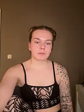 LisaFreierxx online show from February 27, 2026, 10:21 pm