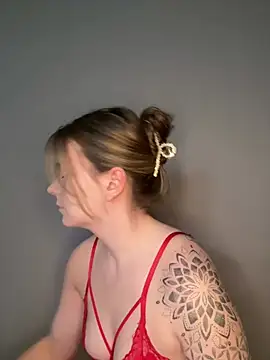 LisaFreierxx online show from April 12, 2026, 10:20 am