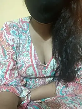 Snapshot of mouni499 chatting on April 26, 2026, 7:39 am mouni499 online show from April 26, 2026, 7:39 am