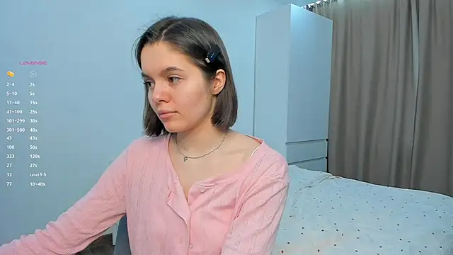 Xo Laura online show from February 9, 2026, 6:45 pm