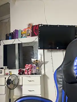 Snapshot of Milleradhara24 chatting on December 3, 2025, 2:08 am Milleradhara24 online show from December 3, 2025, 2:08 am