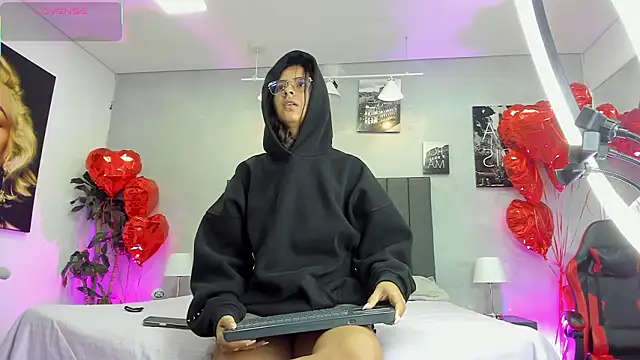 kendra london online show from February 23, 2026, 11:18 am