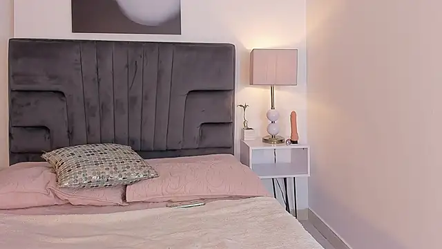 Snapshot of maddy__moon chatting on November 27, 2025, 4:25 am maddy moon online show from November 27, 2025, 4:25 am