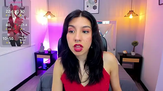 zoe-moreau online show from April 15, 2026, 7:43 pm