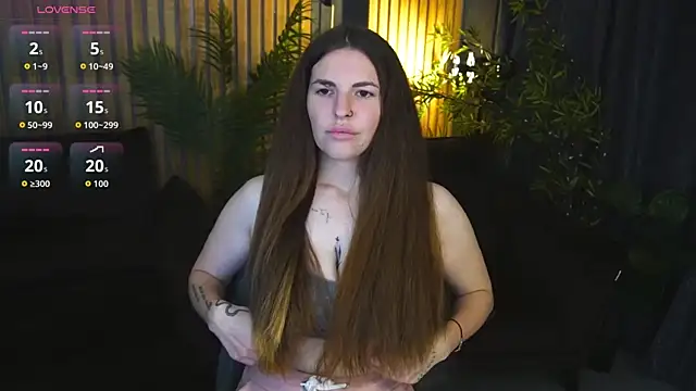 DanielaReign online show from November 6, 2025, 1:45 pm