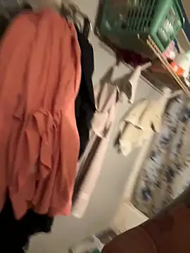 Snapshot of bkuterbach2015 chatting on December 16, 2025, 9:36 am bkuterbach2015 online show from December 16, 2025, 9:36 am