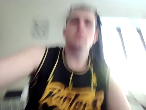 Snapshot of 2hard2tame chatting on November 4, 2025, 5:06 am 2hard2tame online show from November 4, 2025, 5:06 am