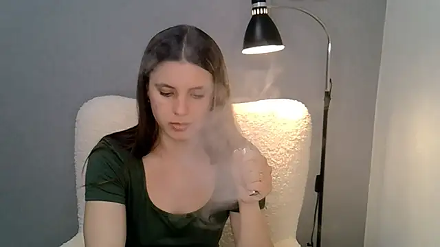KiraHoney online show from May 17, 2026, 4:58 pm