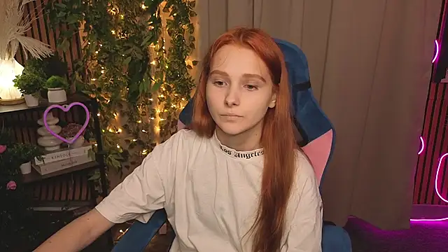 Snapshot of MarthaMack chatting on November 21, 2025, 1:32 pm MarthaMack online show from November 21, 2025, 1:32 pm