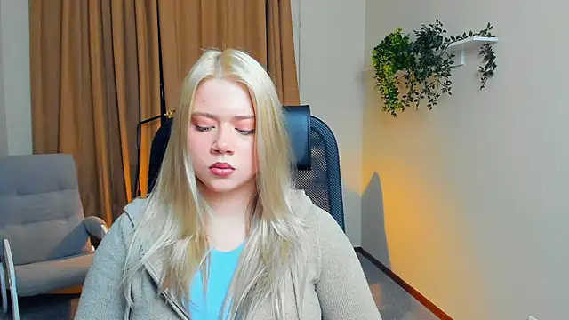 Snapshot of MichelinaRiff chatting on November 4, 2025, 1:54 pm MichelinaRiff online show from November 4, 2025, 1:54 pm