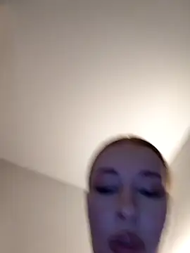 MelissaPinkiss online show from December 18, 2025, 1:17 pm