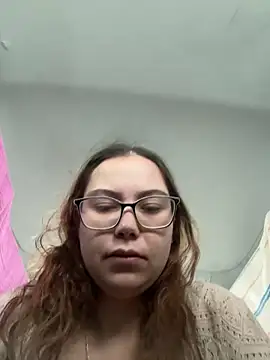 Snapshot of FreakyDreama chatting on February 19, 2026, 6:04 pm FreakyDreama online show from February 19, 2026, 6:04 pm