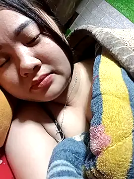 Bee-bgolden online show from November 19, 2025, 1:49 am