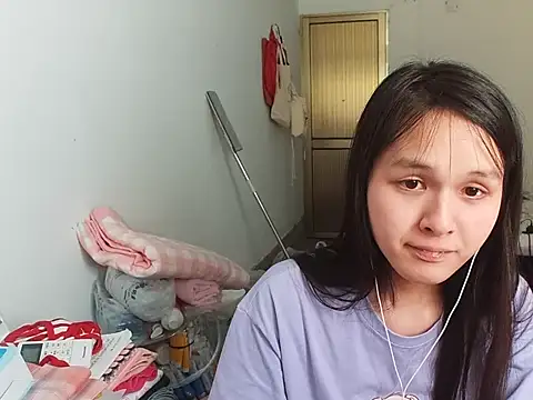 Snapshot of RebelAura chatting on July 3, 2026, 7:37 am RebelAura online show from July 3, 2026, 7:37 am