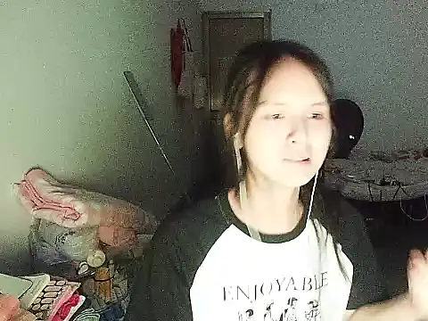 Snapshot of RebelAura chatting on July 13, 2026, 11:02 am RebelAura online show from July 13, 2026, 11:02 am