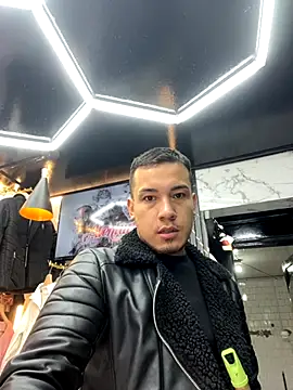 Snapshot of Daniel_Martinz chatting on November 8, 2025, 5:45 pm Daniel Martinz online show from November 8, 2025, 5:45 pm