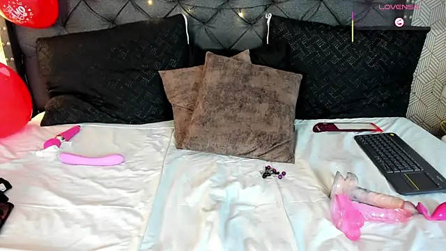 valentina  desire online show from February 16, 2026, 1:29 pm